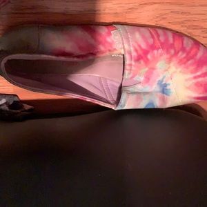 I am selling some tie die bobs they are very comfortable and perfect for waking
